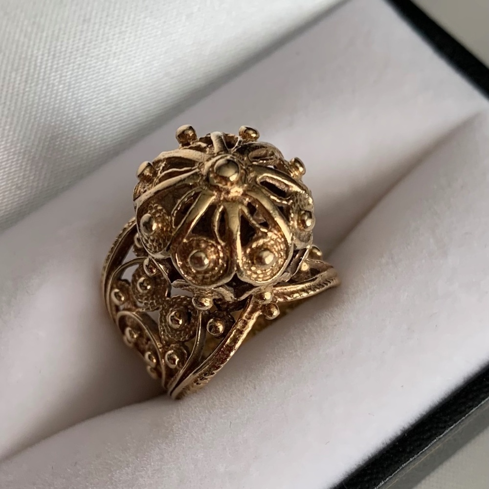 ONE OF A KIND DESIGN - 14K Solid Yellow Gold Bold Scroll Design Ring -  11.1 g